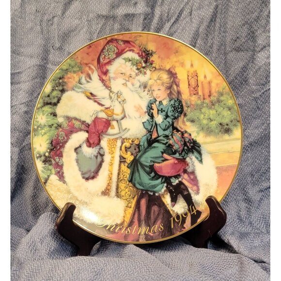 Vintage Avon Collector Plate "The Wonder of Christmas" - Picture 5 of 12